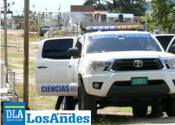 Forenses del Cicpc trabajan en la identificación de cadáveres encontrados en trocha de Ureña