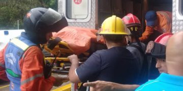 Un muerto y más de treinta lesionados deja  colisión de un autobús en Punta de Piedra