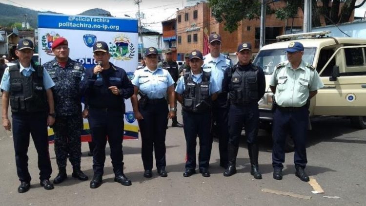 El director de la policía estadal, Cnel. Jesús Andrés Arteaga Simancas, comando el acto de inicio de la operación  de seguridad ciudadana (Fotos Prensa PoliTáchira)