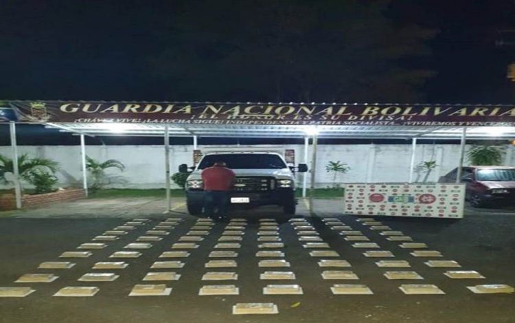 . En Boca de Grita fue capturado un sujeto con droga oculta en el camión tipo 350 que guiaba (Fotos: Prensa Czona No. 21 Táchira GNB)