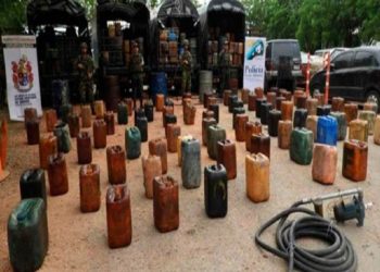 Seis venezolanos detenidos al incautar 1.242 galones de combustible en Colombia