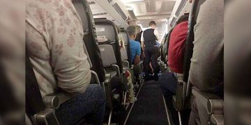 Un hombre murió en pleno vuelo por traficar cocaína dentro de su cuerpo