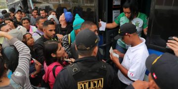 Perú expulsa a otros 40 venezolanos con antecedentes penales