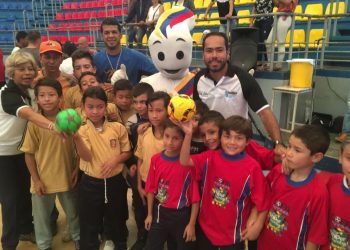 Con éxito se desarrolló primer Festival de Mini Balonmano Escolar 2019
