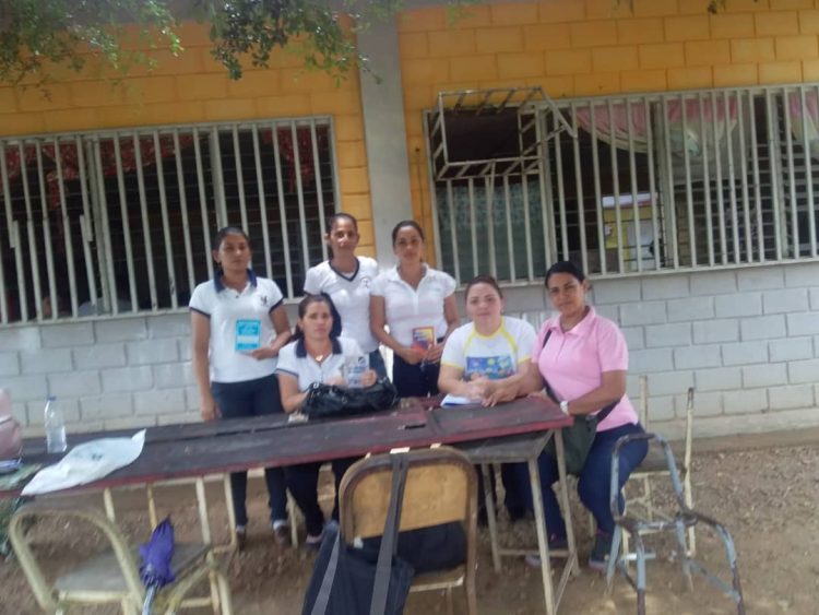Las seis damas educadoras acosadas de la Escuela Bolivariana El Castillo.