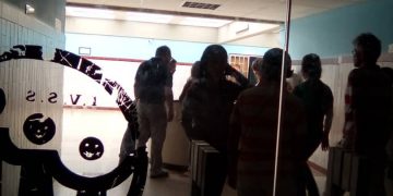 A dedo eligen quién recibe la caja en el Seguro Social