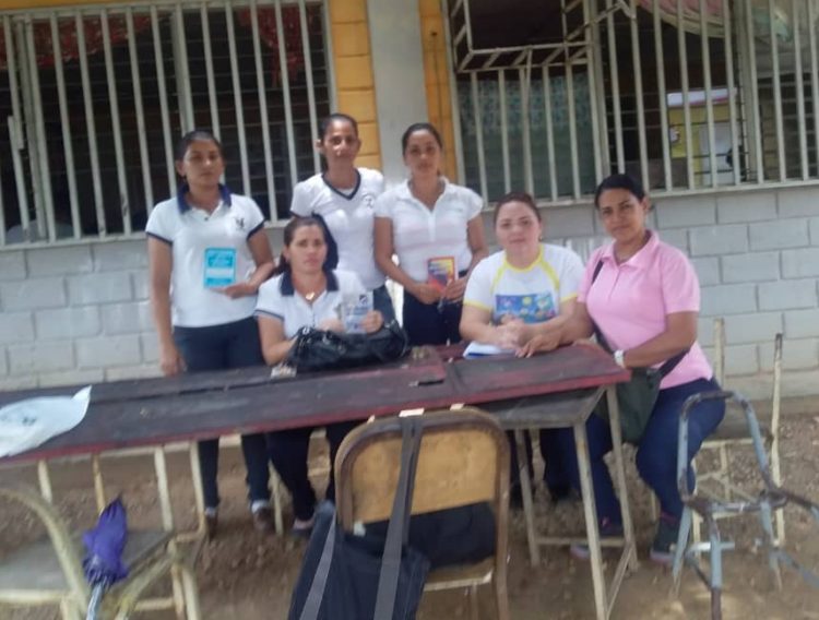  El grupo de educadores de la Escuela Bolivariana el Castillo.