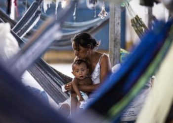 La difícil vida de los niños y adolescentes venezolanos en el norte de Brasil