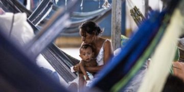 La difícil vida de los niños y adolescentes venezolanos en el norte de Brasil