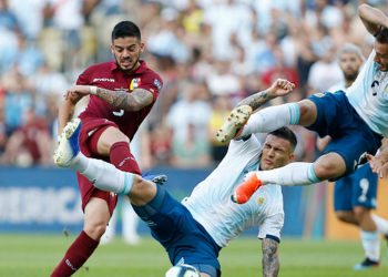 Con dos errores de los criollos Argentina eliminó a la Vinotinto