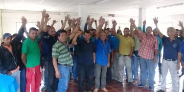 Boconeses se quedan a pie por paro indefinido de transporte