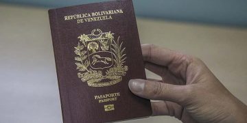 Gobierno suspendió entrega de pasaportes en Colombia