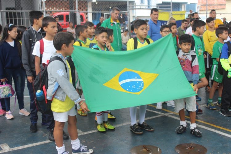 12 equipos integrados por estudiantes de escuelas estadales de  los municipios Lobatera, Cordero, Cárdenas y San  Cristóbal con  la participación de dos colegios Avec, disfrutarán de la Copa América