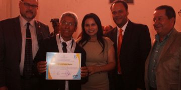 Gobernación del Táchira y CNP premian labor periodística