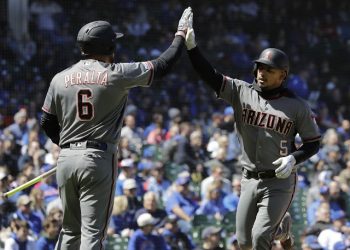 Escobar lidera trío criollo en record jonronero