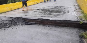 Construyen vía alterna al puente sobre el río Guaruríes