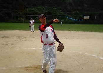 Se calientan los torneos en softbol de Plata Tres