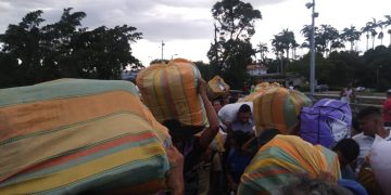 «Mulas humanas» hacen más dificil el cruce por  el Puente Internacional Simón Bolívar hacia Venezuela