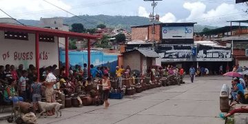 Consejos Comunales de La Floresta reclaman surtido de gas