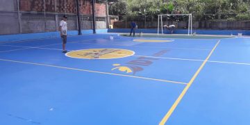 Entregan balones y calzado para los niños deportistas