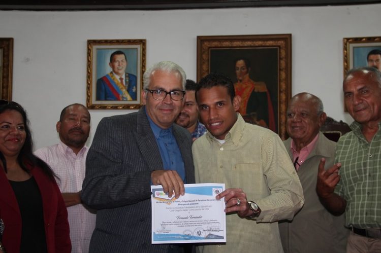 Vocación y mística: pilares del ejercicio periodístico