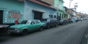 Trujillanos pasan necesidad en colas para la gasolina