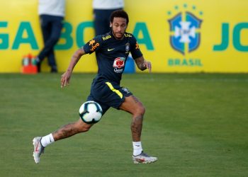 Neymar regresa a la concentración de Brasil