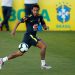 Neymar regresa a la concentración de Brasil