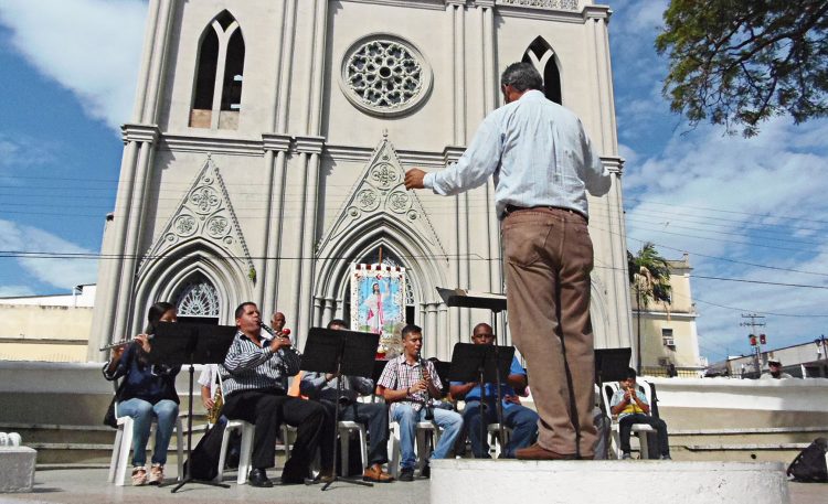 Apertura del evento con la Banda Municipal “Bolívar” y la interpretación de cinco temas de su repertorio. Fotos: Henner Vieras