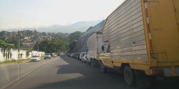 Médicos del Táchira dejan de ir a los hospitales   por permanecer en cola para combustible