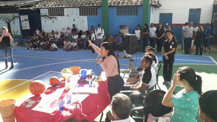 La gobernadora del Táchira, Laidy Gómez, reiteró el llamado a los docentes estadales para que permanezcan activos en sus aulas de lunes a viernes