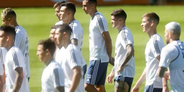 Argentina y Paraguay se miran con recelo en choque de alto riesgo