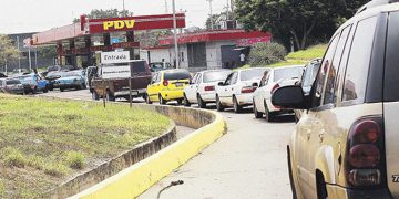 La gasolina cobra valor en dólares entre los revendedores venezolanos