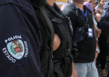 Choque entre vehículos deja dos lesionados en Monay 