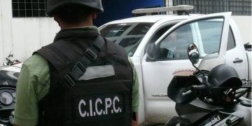 Detienen a pareja de gestores por intentar apostillar documentos falsos y forjados