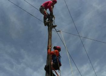 Milagrosamente veterano electricista sobrevive a descarga eléctrica de más de tres mil voltios