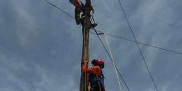 Milagrosamente veterano electricista sobrevive a descarga eléctrica de más de tres mil voltios