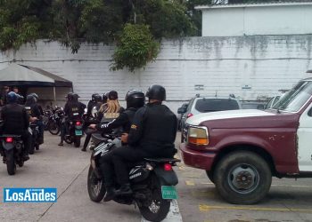 Desmantelan banda de ladrones de carros integrada por dos funcionarios policiales