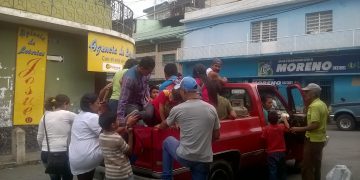 Pasajeros denuncian mal servicio de la línea Las Palmeras-El Cumbe