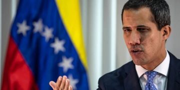 Guaidó a la FAN: «Maduro está de salida»