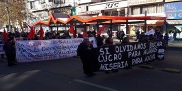 Realizan huelga contra privatización en Chile