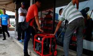 Comida por gasolina cambian algunos comercios de Valera
