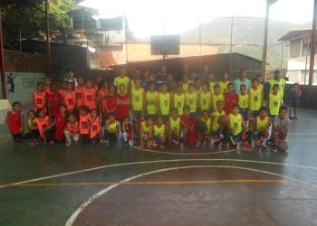 Escuela “Elioswal Betancourt” cumplió tres años de masificación