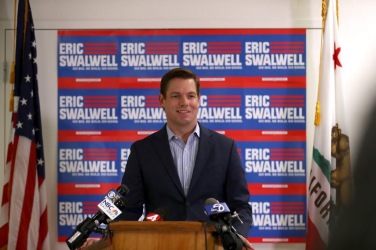 El congresista Eric Swalwell se convirtió en el primer candidato en abandonar la carrera del Partido Demócrata para la Casa Blanca