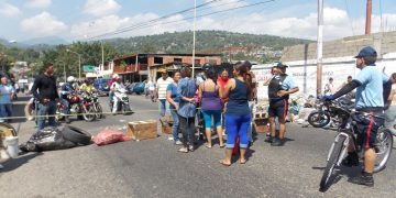 Triple protesta en sector La Floresta