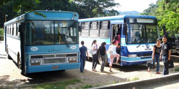 Rutas de la ULA solventan problemas del transporte público