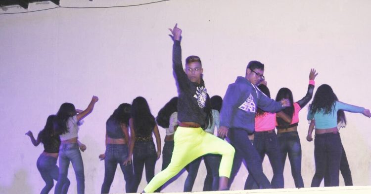 Yaneidi y Mariángel: reina y novia de las II ferias bolivarianas de Carvajal