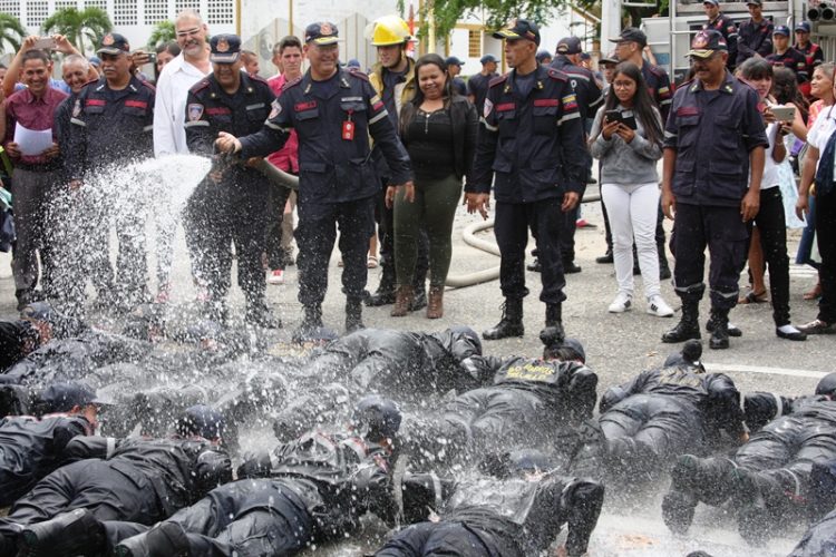 Uptt egresó 16 bomberos profesionales voluntarios
