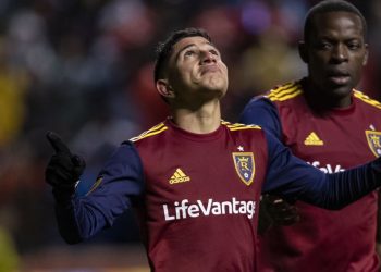 Savarino metió a su club en semifinales  