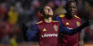 Savarino metió a su club en semifinales  